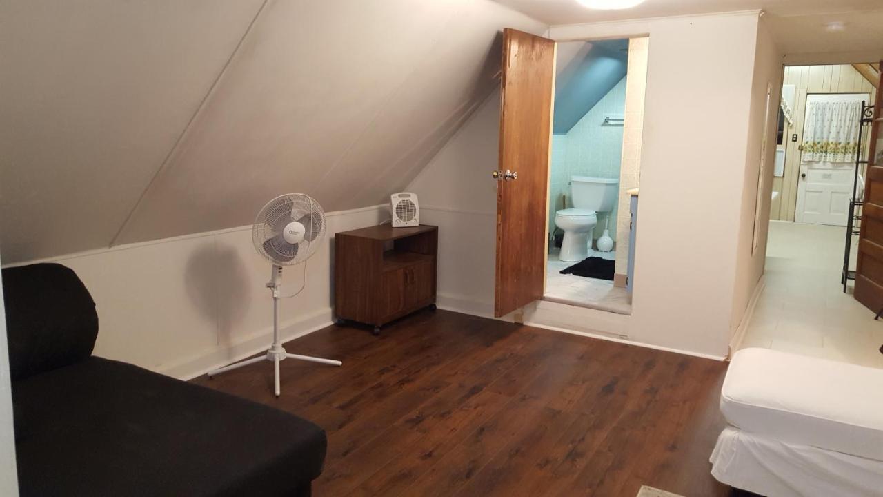 The Avondale Attic Apartment Chicago Bagian luar foto